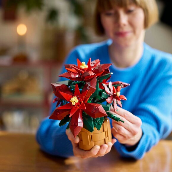 LEGO Icons 10370 Poinsettia Plant & Flower Decor Christmas NIB in Hand - Picture 10 of 14